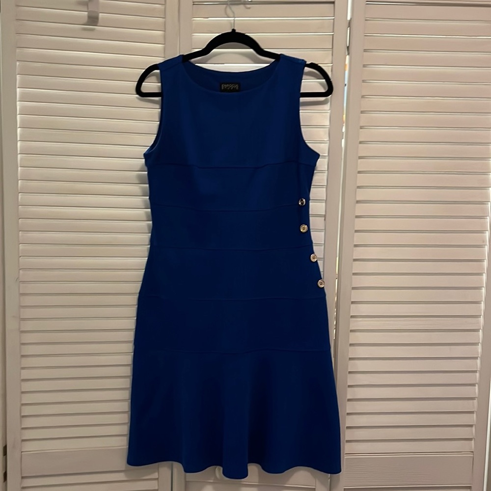 🥳 2 for $10 🥳 Cute and comfy royal blue dress with slight flare at bottom